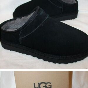 Ugg Classic Slipper NWT and original box. Size 8